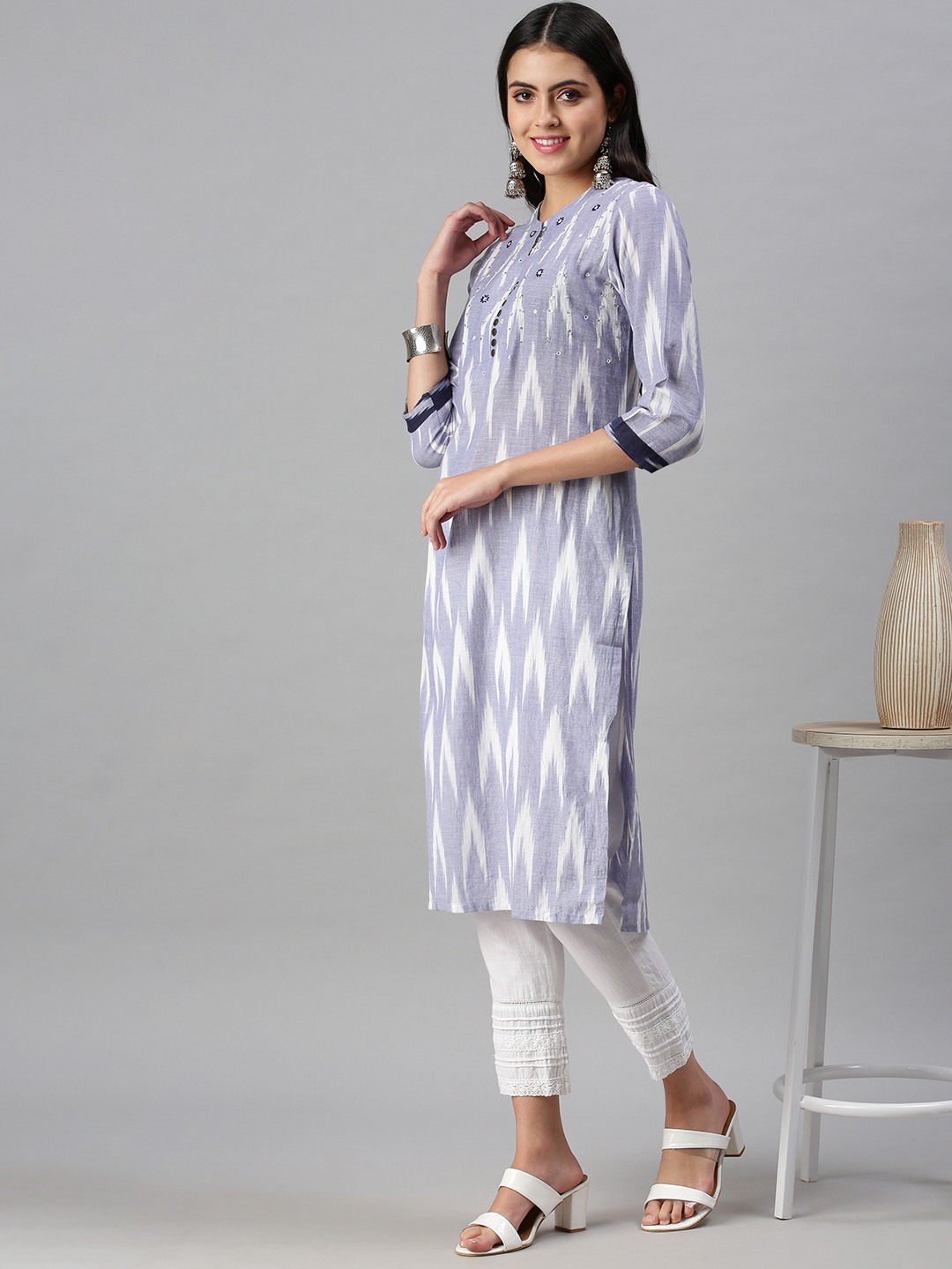 Women's Blue Cotton Blend Printed Regular Kurtas