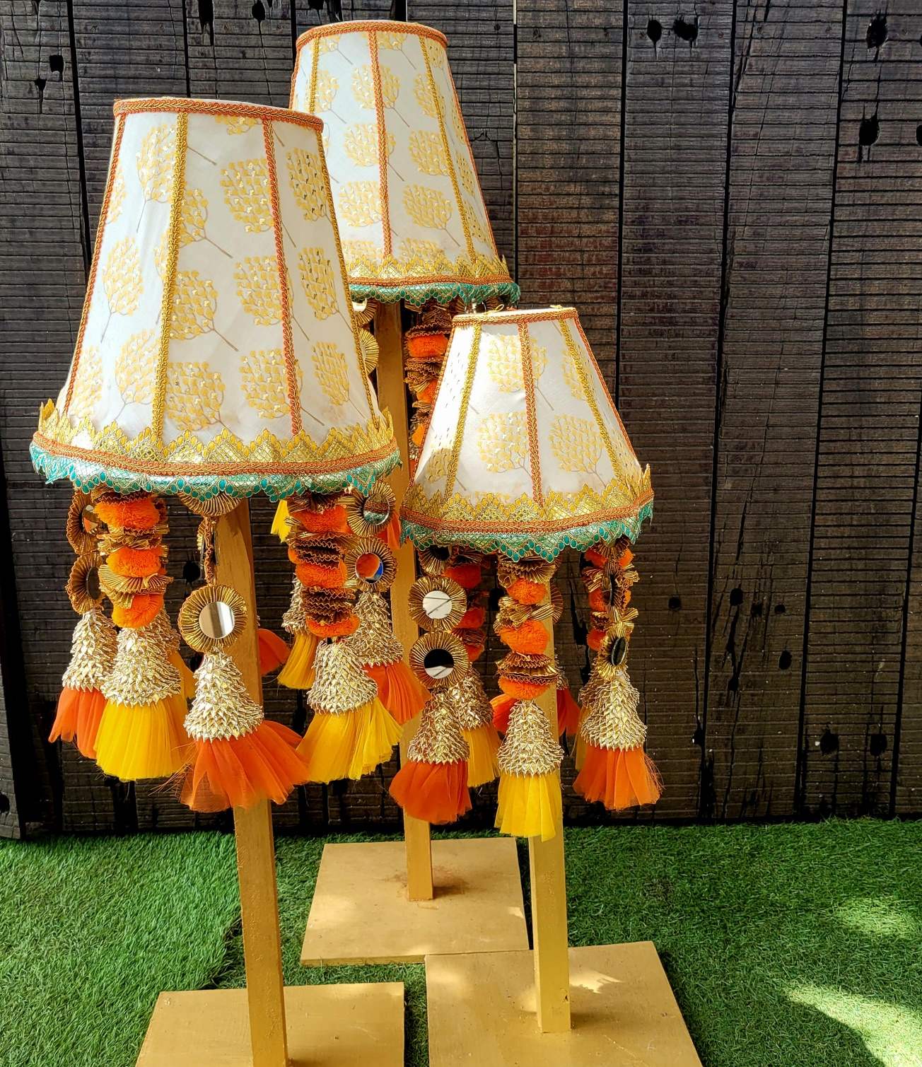 YELLOW WHITE GOTTA TULEY LAMPSHADE: