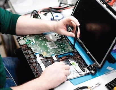 resQ technician replacing laptop display panel