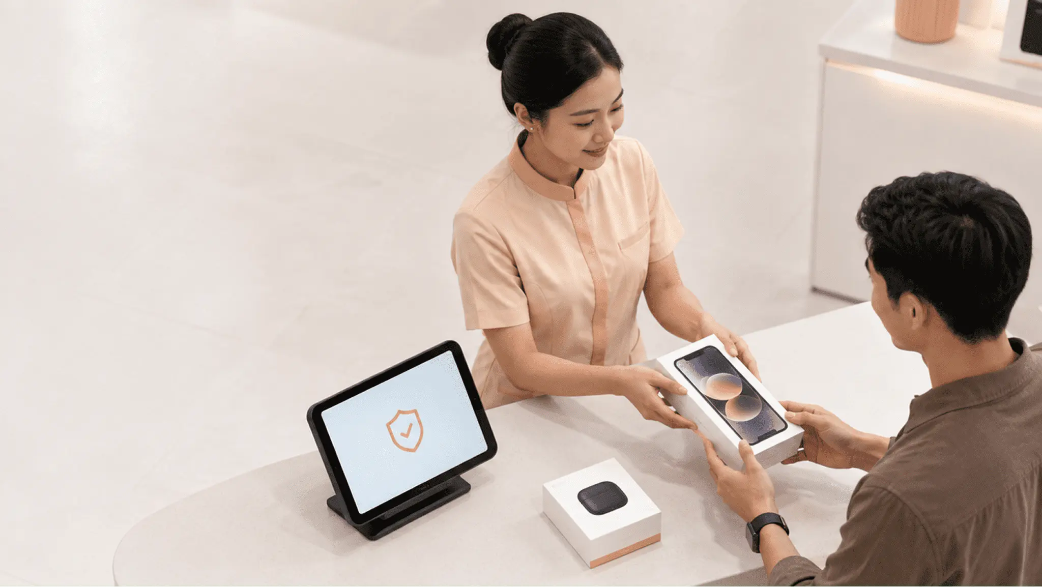 How a leading Indonesian electronics retailer grew accessory and warranty revenue per device