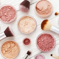 Mineral Makeup Trend: What Is It? How To Use It, Its Skin Benefits And Side Effects
