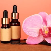 Vanilla Essential Oil: Benefits Of This Aromatic Lubricant For Skin and Hair- Infographic