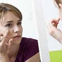 Get Rid Of Puffy Eyes With These Instant, Easy Remedies