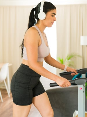 What is “12-3-30” Walking? How To Do, Health Benefits and Precautions