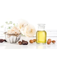 5 Ways Moroccan Argan Oil Helps Beat Signs Of Aging
