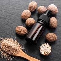 Nutmeg Essential Oil: This Fragrant Tincture Offers Astounding Benefits For Health And Beauty