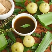 Amla and Curry Leaves Juice for Hair Growth: Benefits And How To Use It?