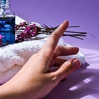 Onychoschizia: 5 Simple And Effective Home Remedies To Soothe Cracked Nails