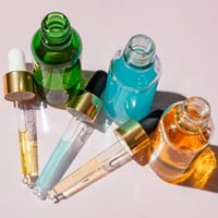 Vitamin C, Skin Acids And Retinoids: Benefits, Precautions. When To Start Using Them?