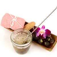 Black Tea Rinse for Hair: Benefits, How It Works And DIY Guide